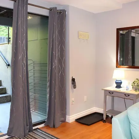 2-Bedroom Basement Suite With A Separate Entrance. Abbotsford Exterior photo